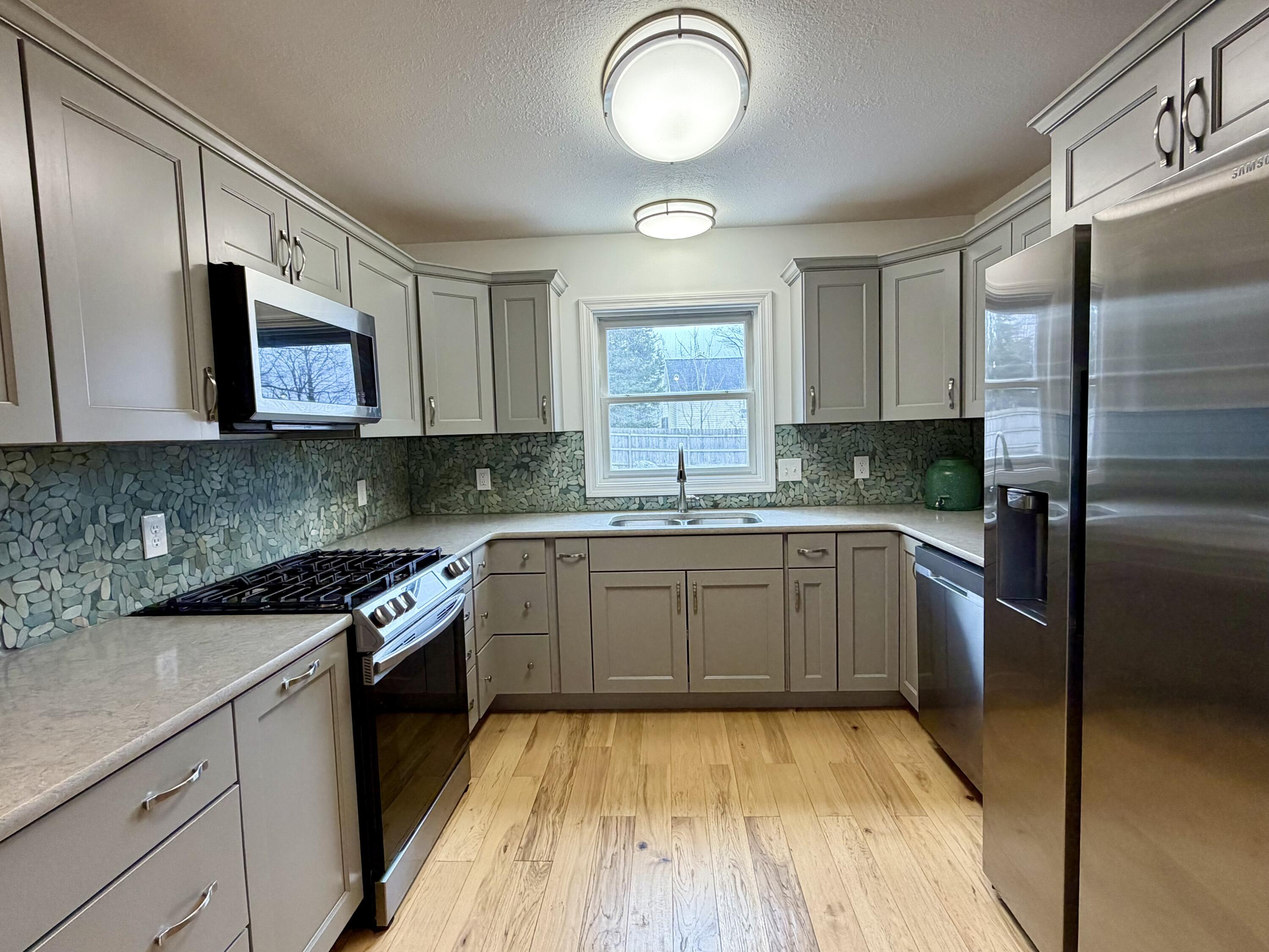 Image 4: Custom Kitchen