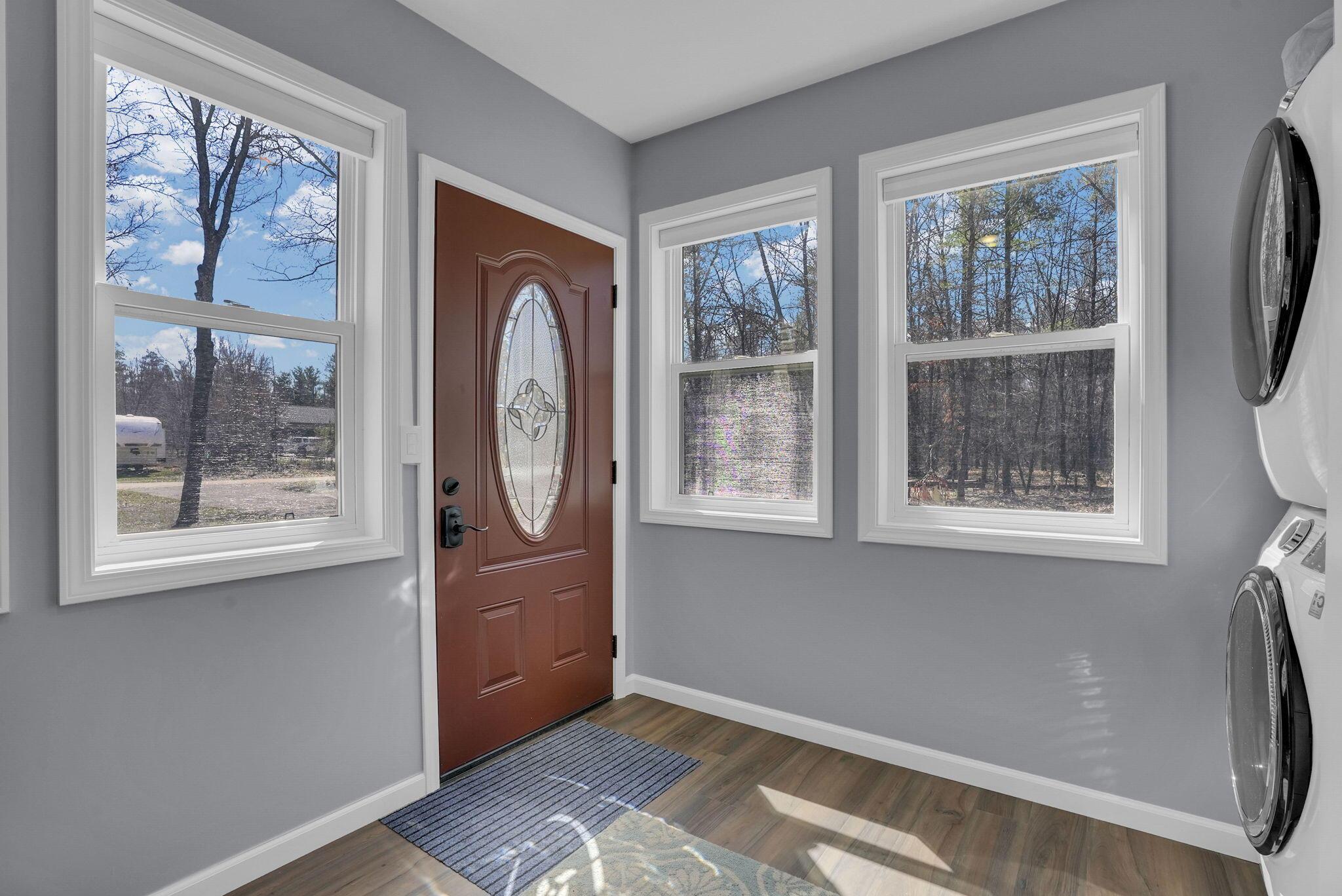 Image 4: Front Entry/Laundry