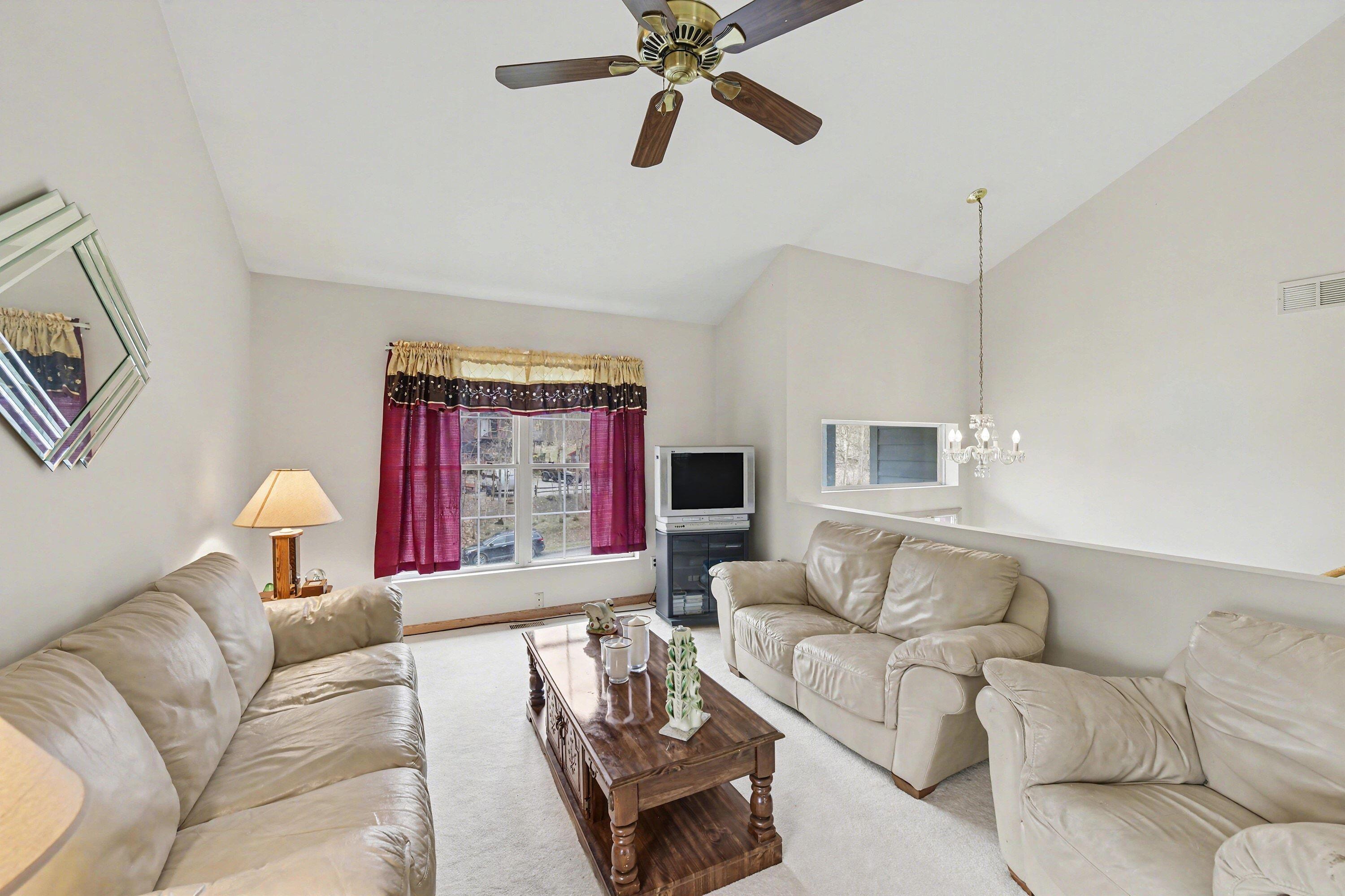 Image 3: Livingroom 2