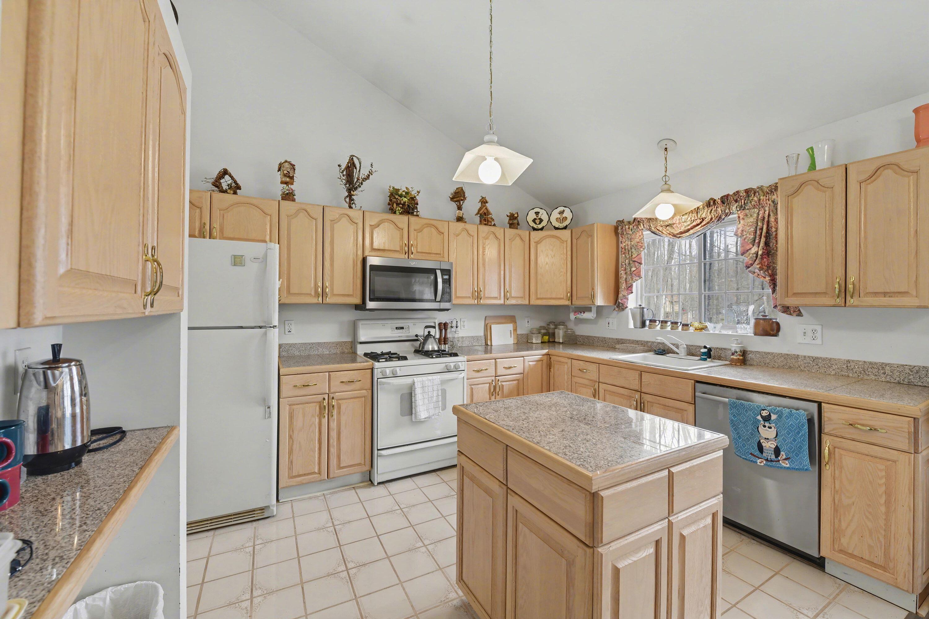 Image 4: Kitchen 1