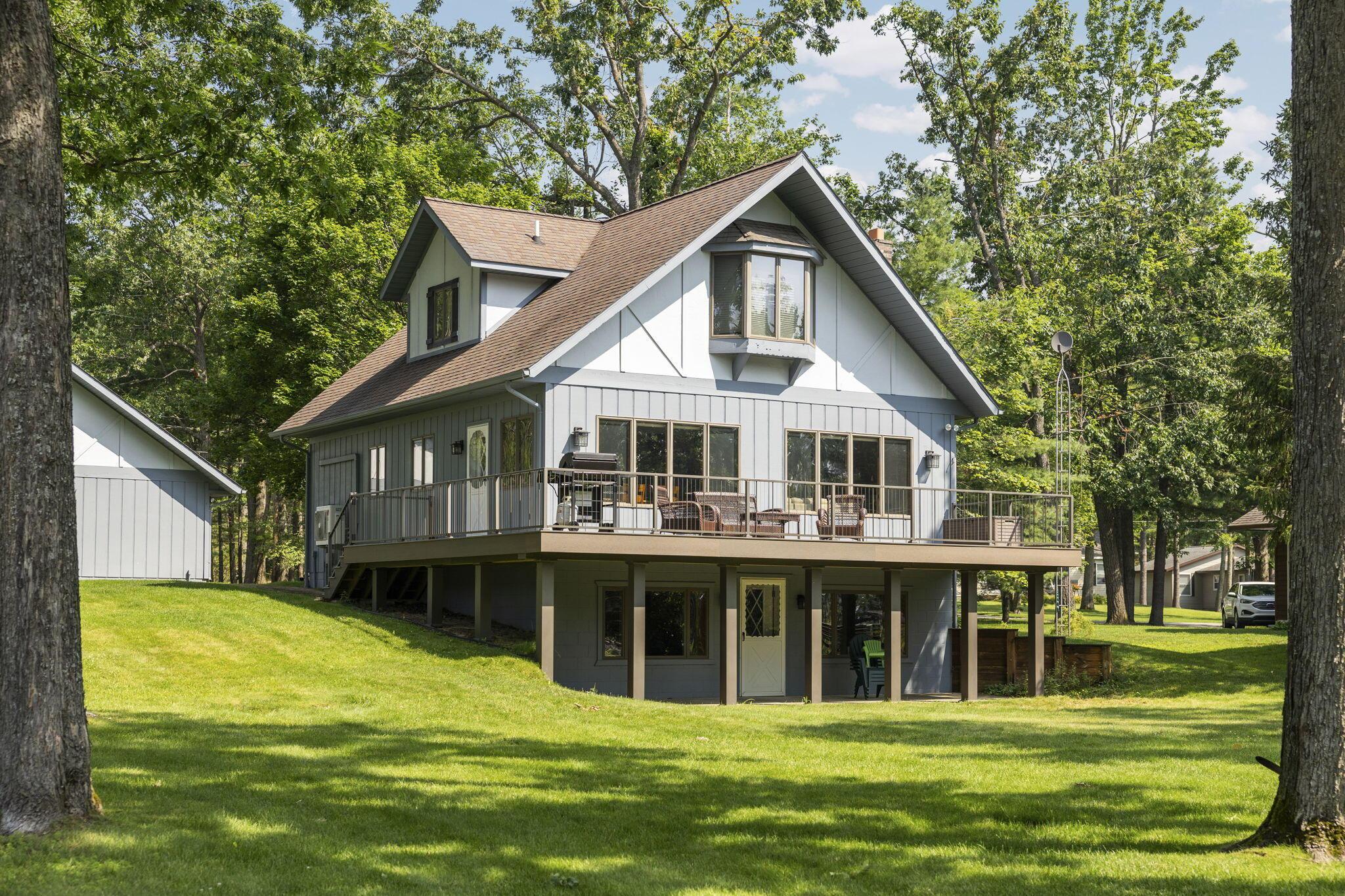 Image 1: 13-web-or-mls-CAG_8139