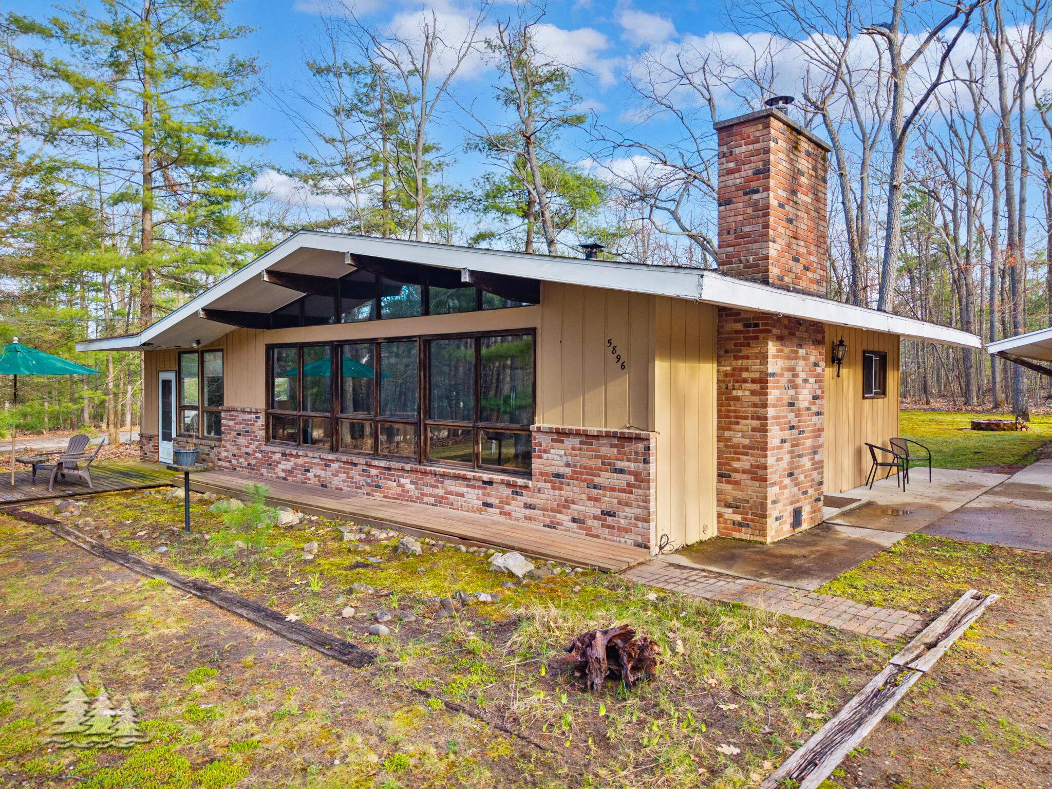 Image 4: 5896 Hillside Dr.