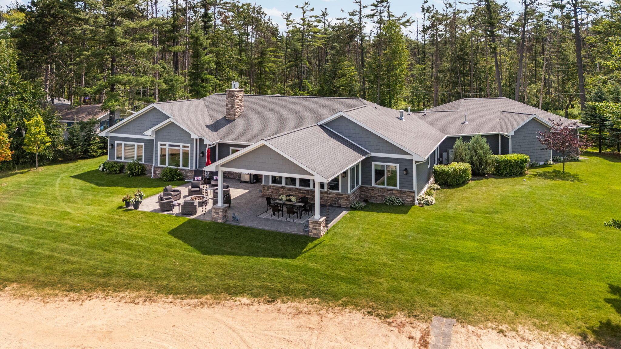 Image 3: 4572 Pinehurst Ave