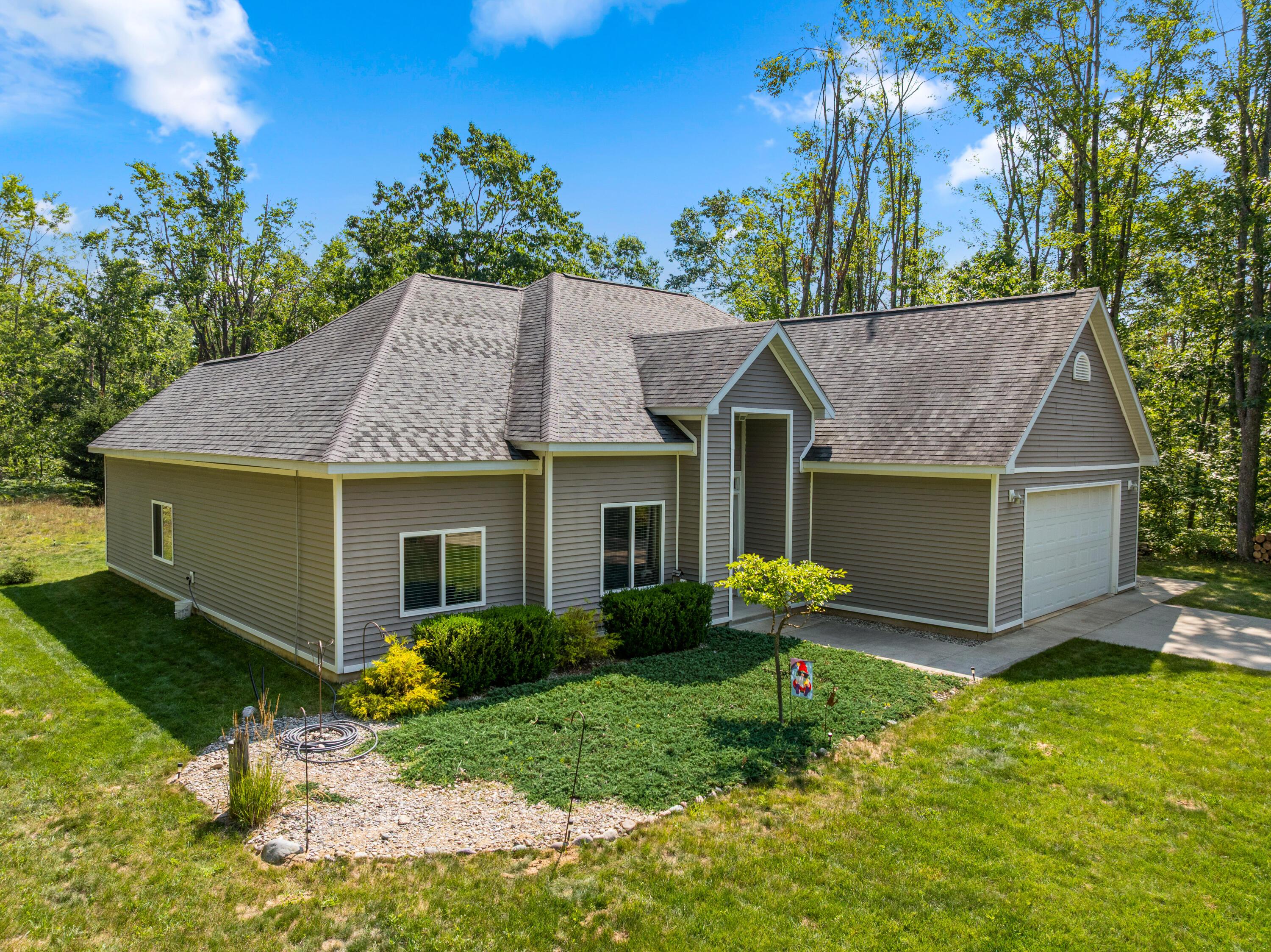 Image 4: Front of Home Angle