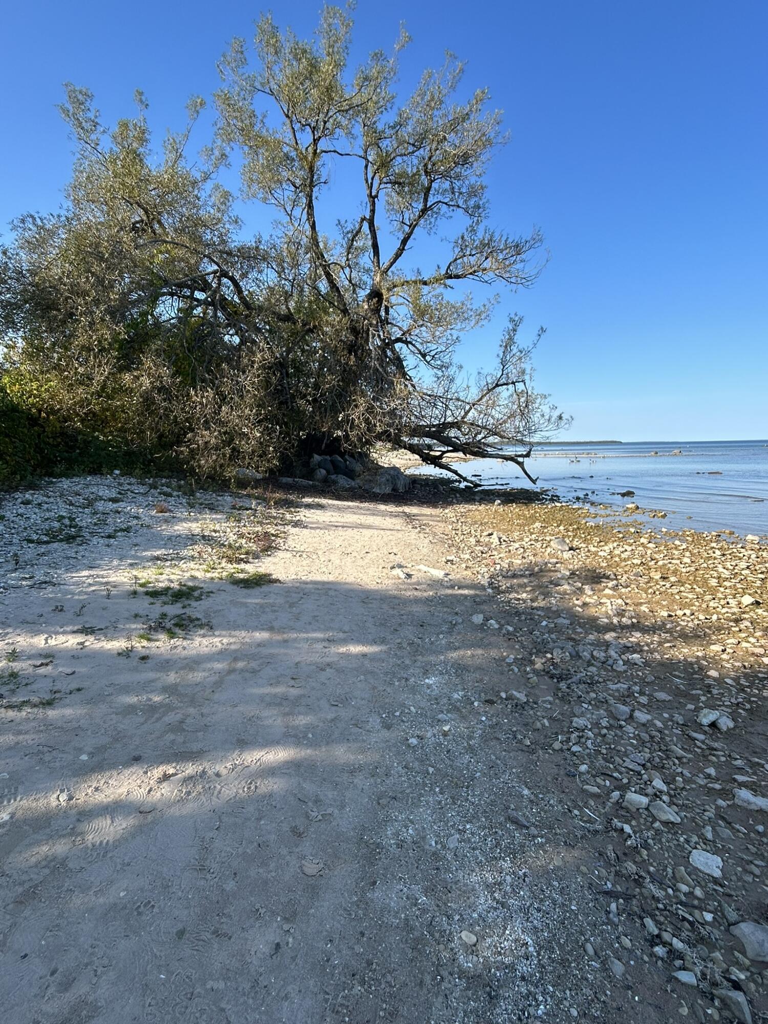 Image 1: Waterfront/Beach