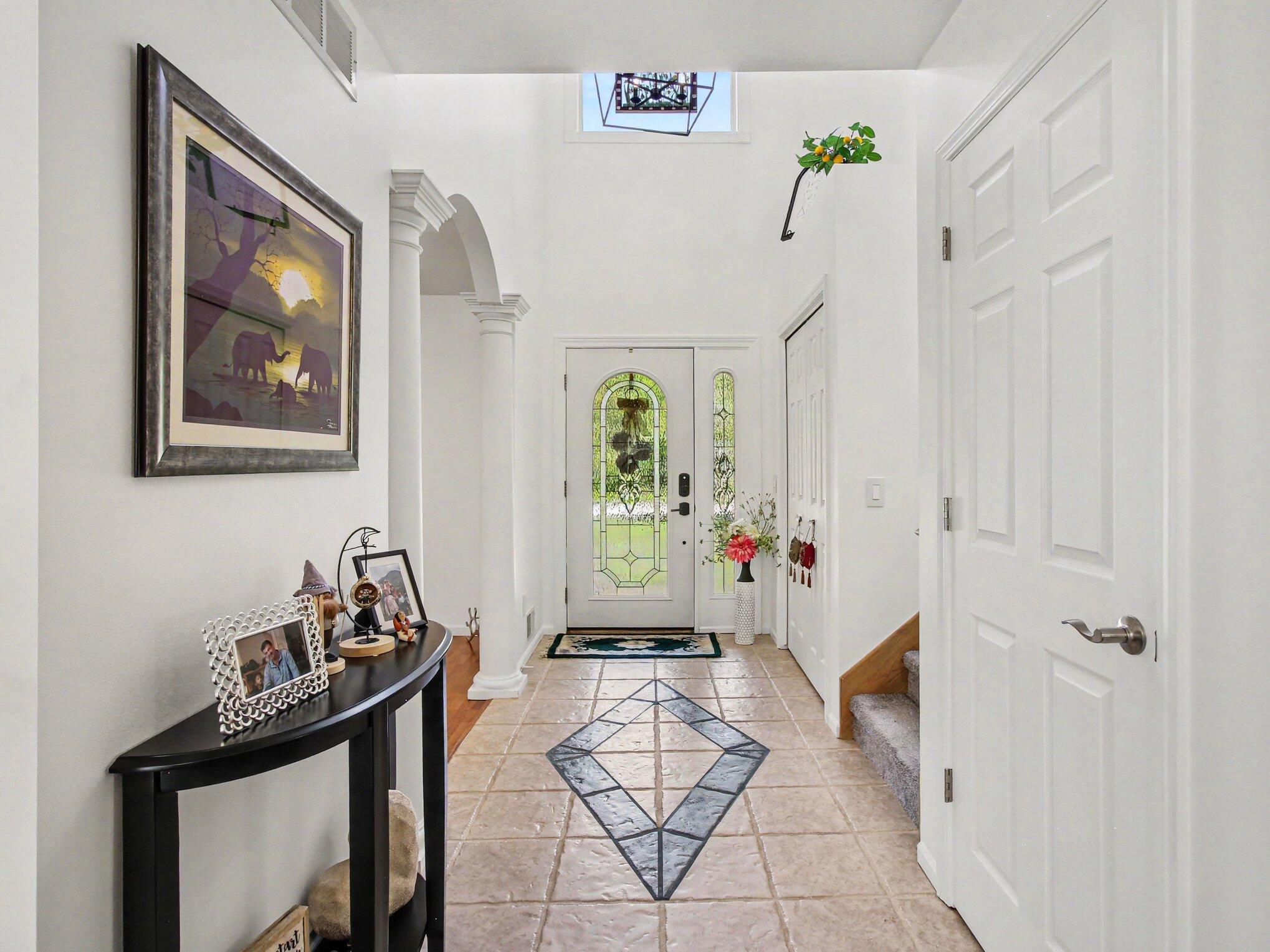 Image 4: Foyer