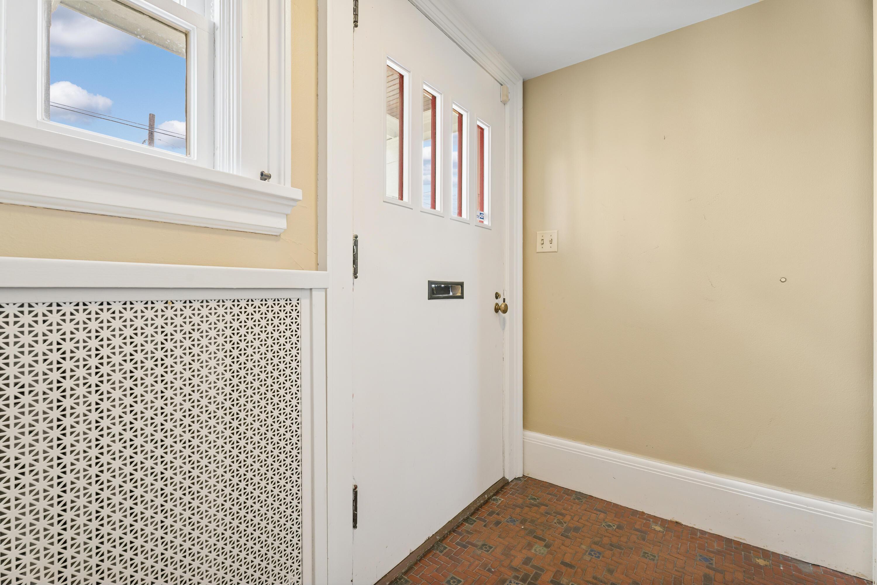 Image 3: Entryway