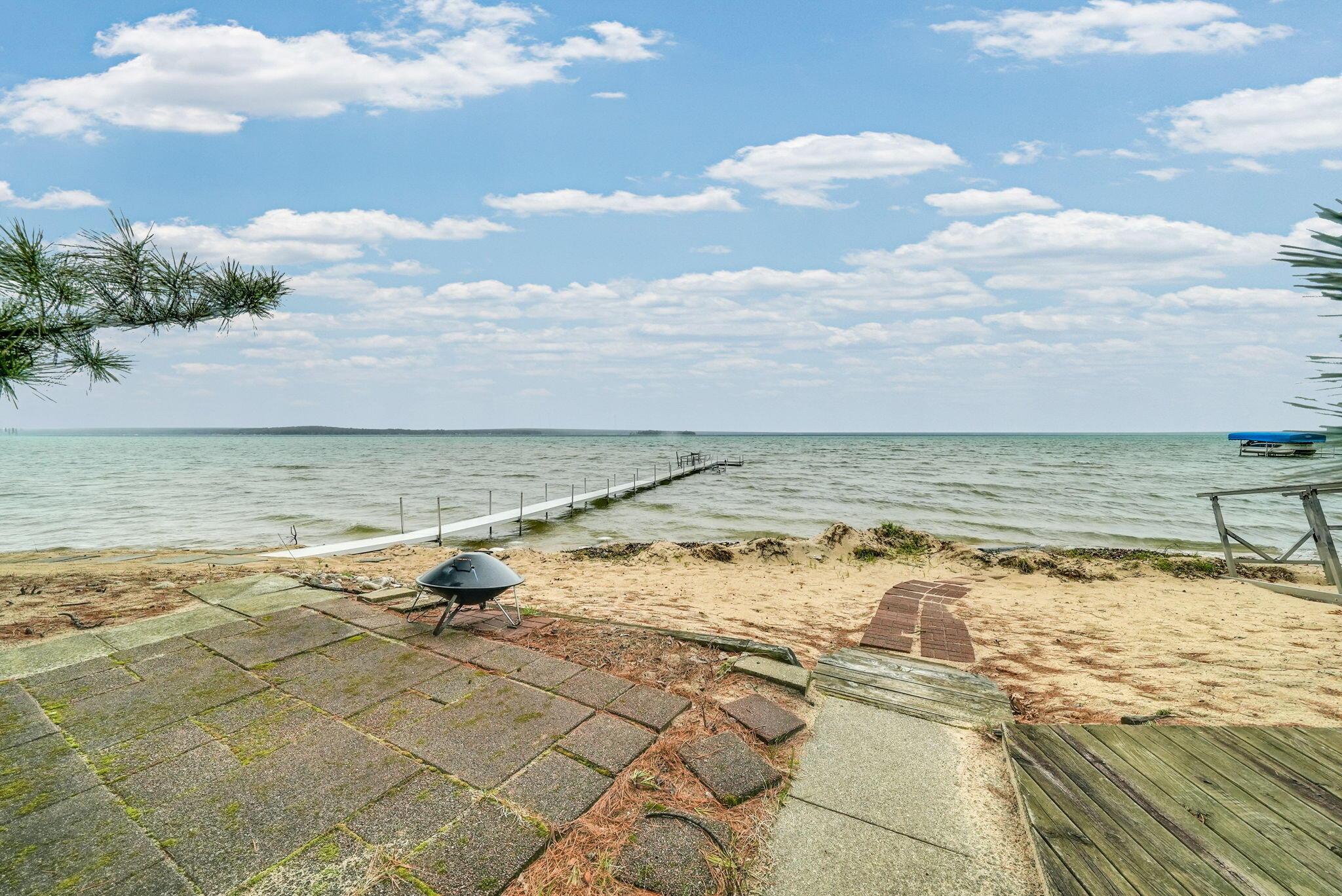 Image 4: Lake Frontage