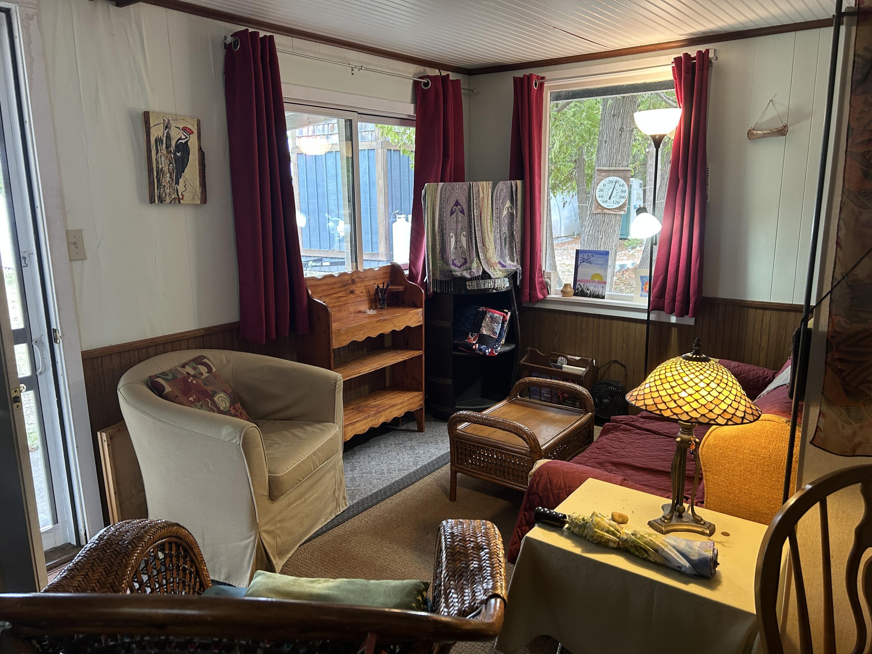 Image 3: Living Area Cabin