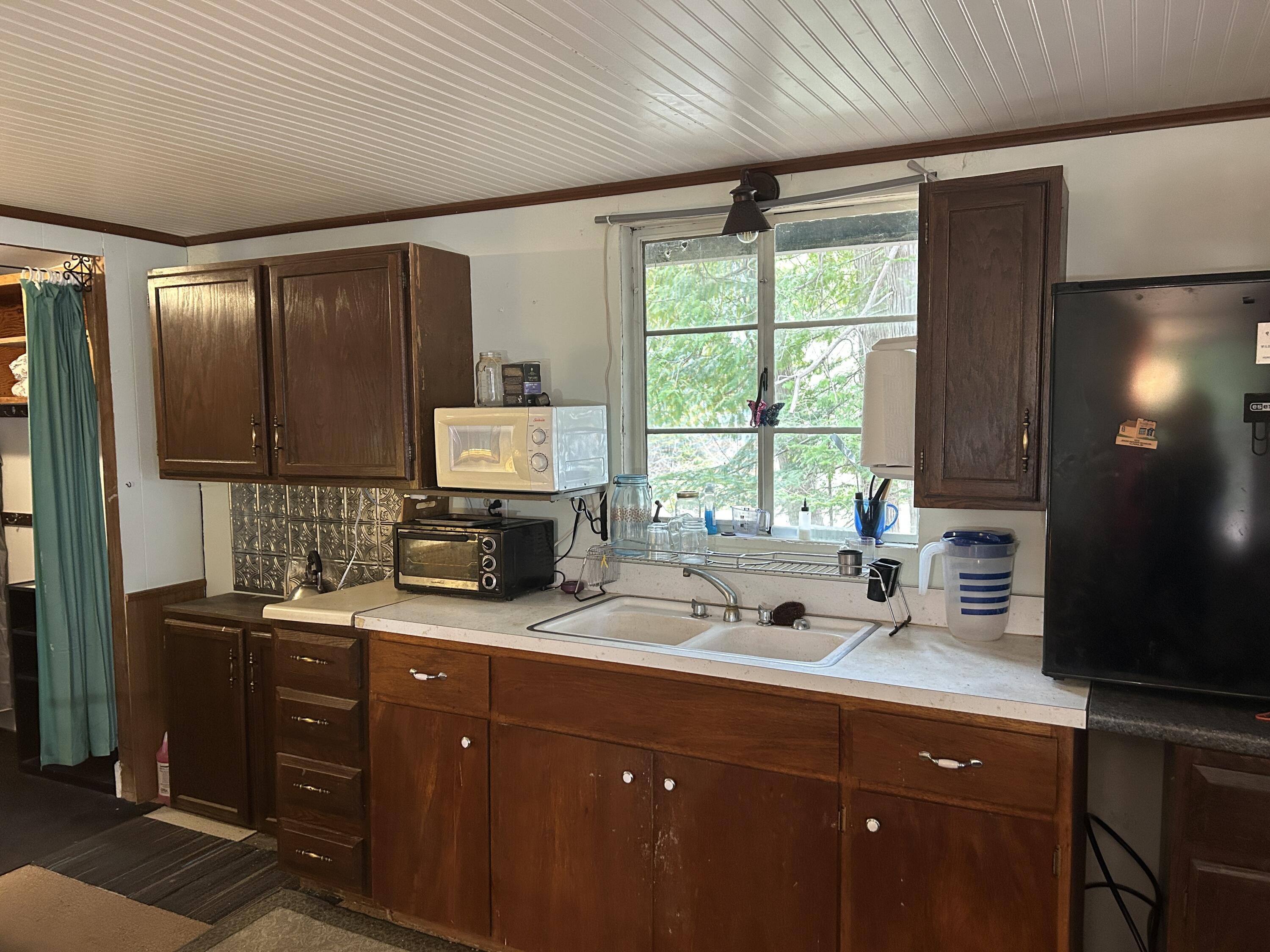 Image 4: Kitchen Cabin