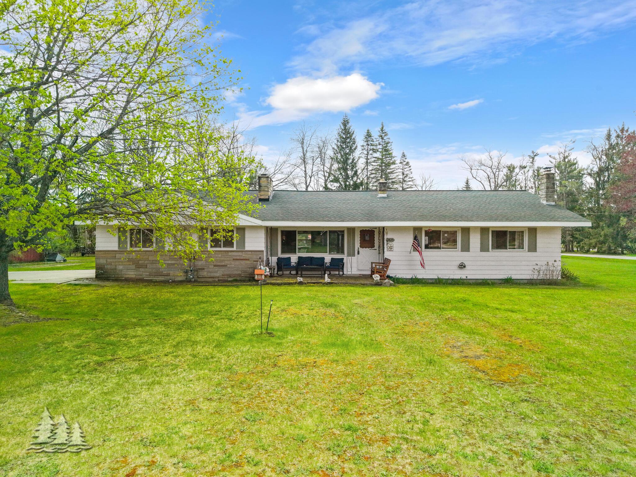 Image 1: 3825 Spruce Dr.