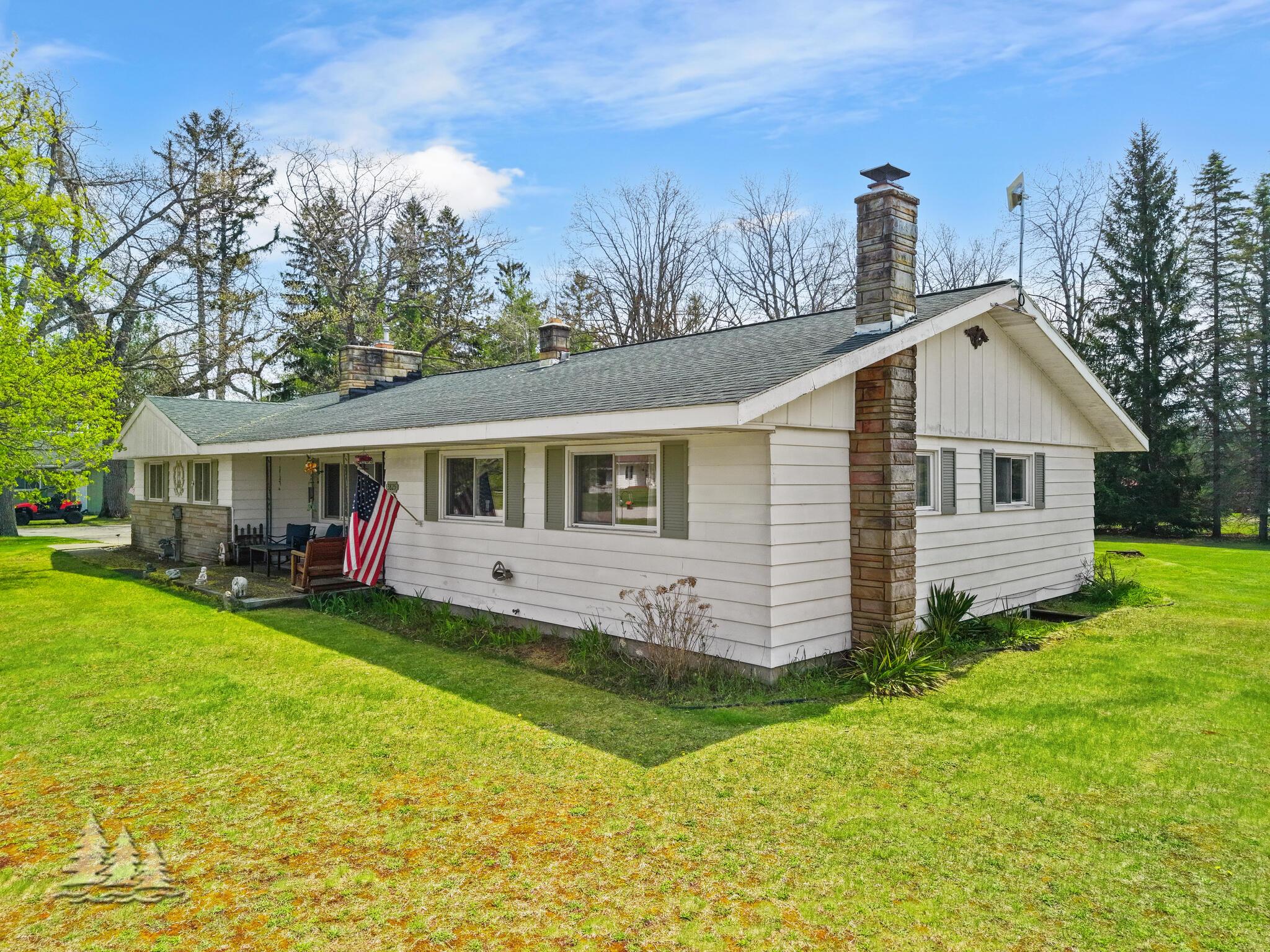 Image 2: 3825 Spruce Dr.