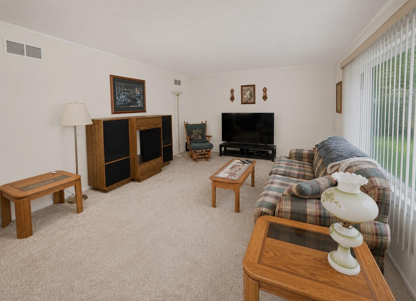 Image 4: Living Room 2