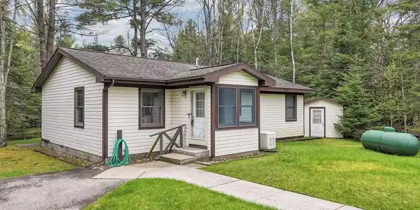 1758 Dewitt Trail