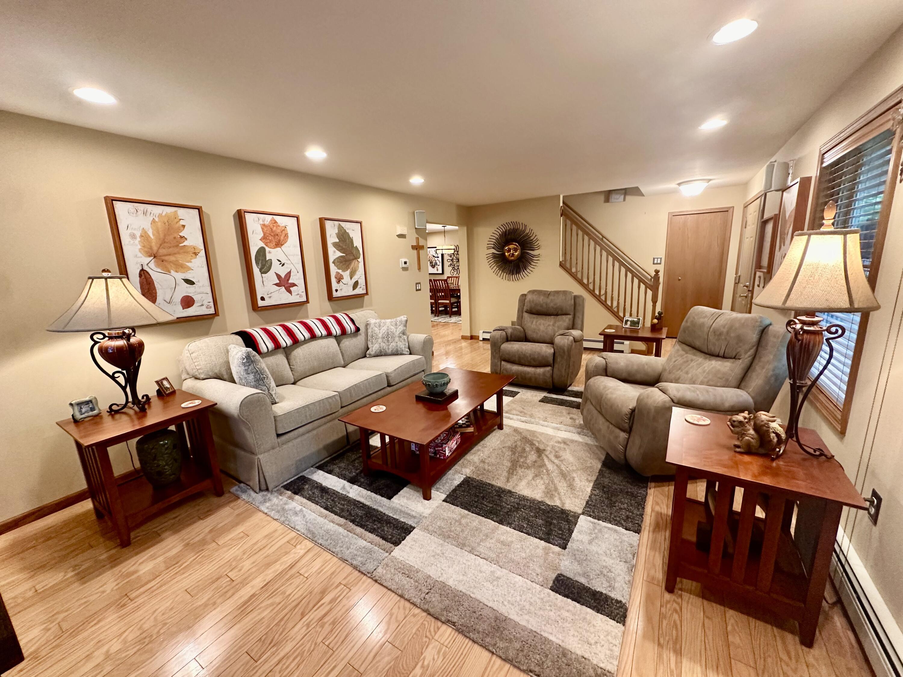 Image 3: Living Room