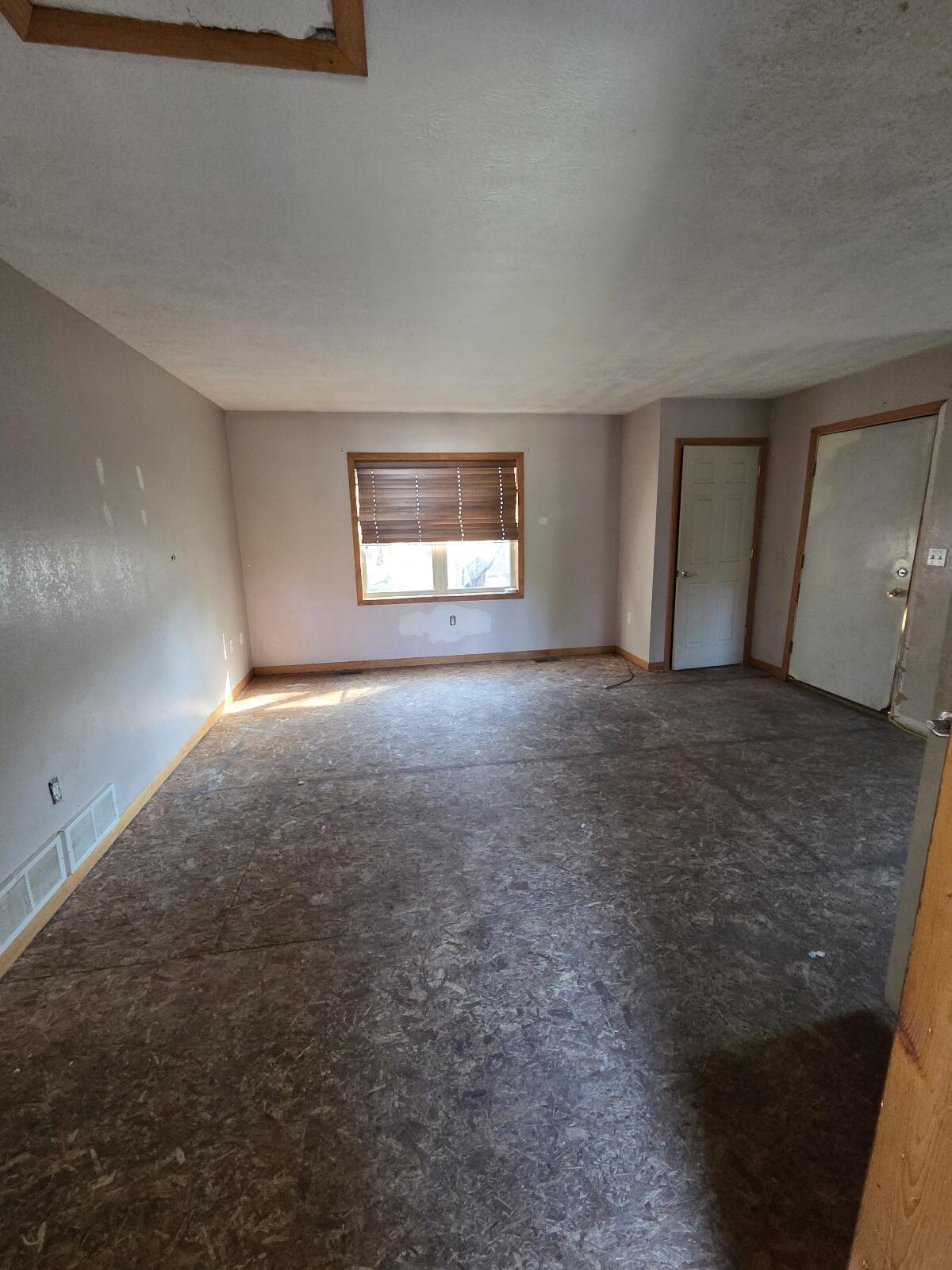 Image 4: living room