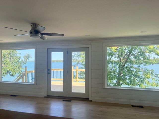 Image 3: Gorgeous Panoramic View across the front