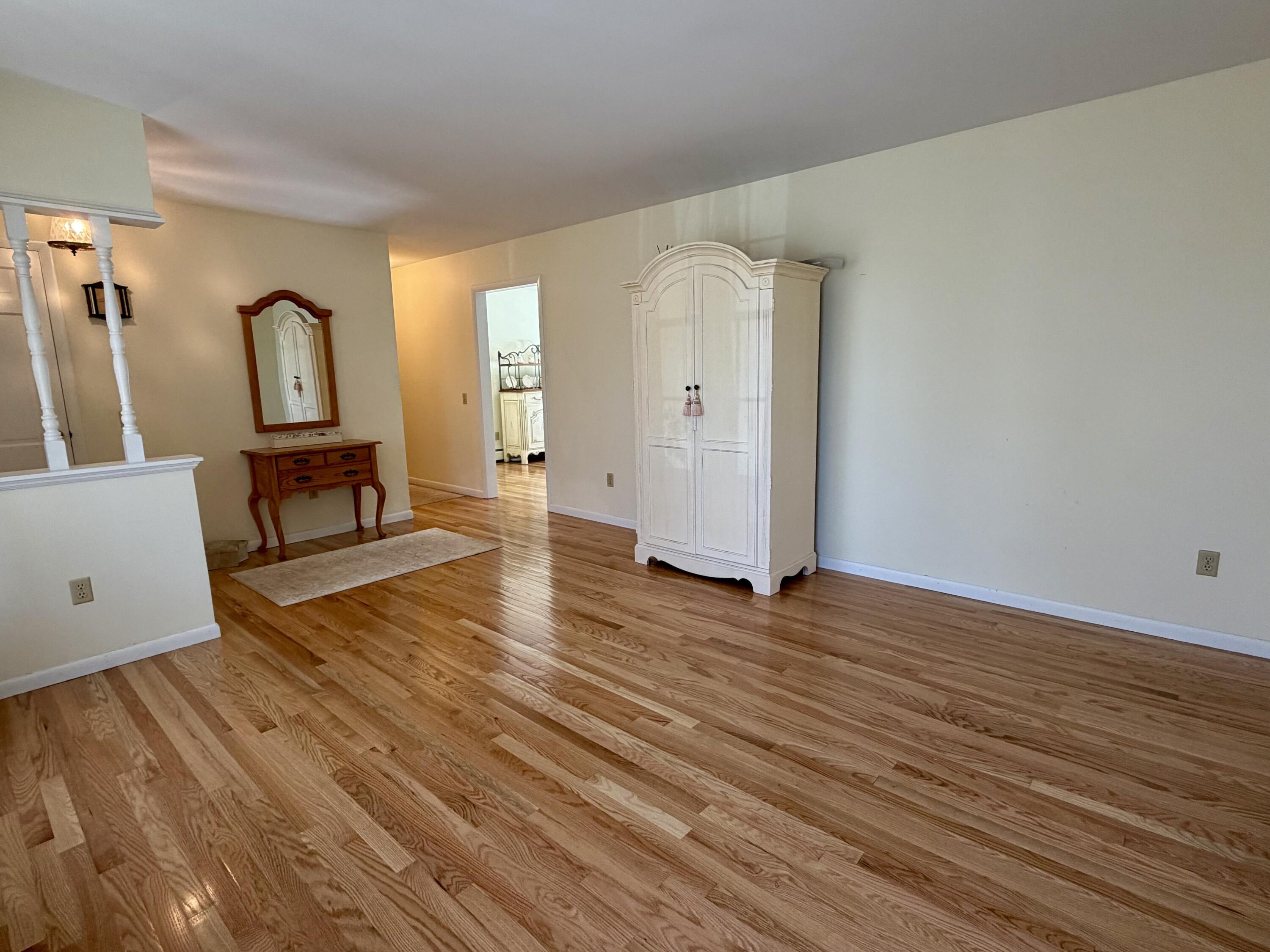 Image 3: Living Room
