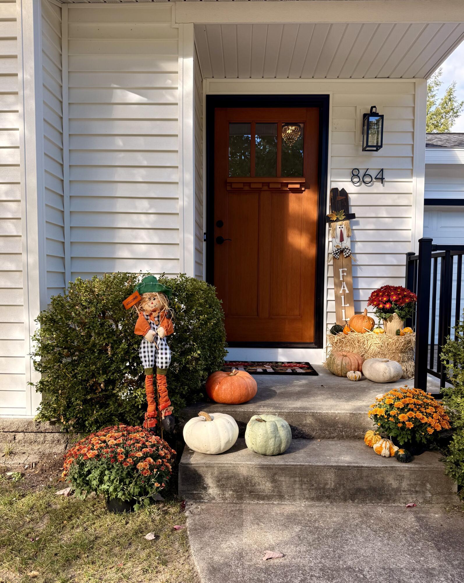 Image 2: Welcome to 864 Woodland