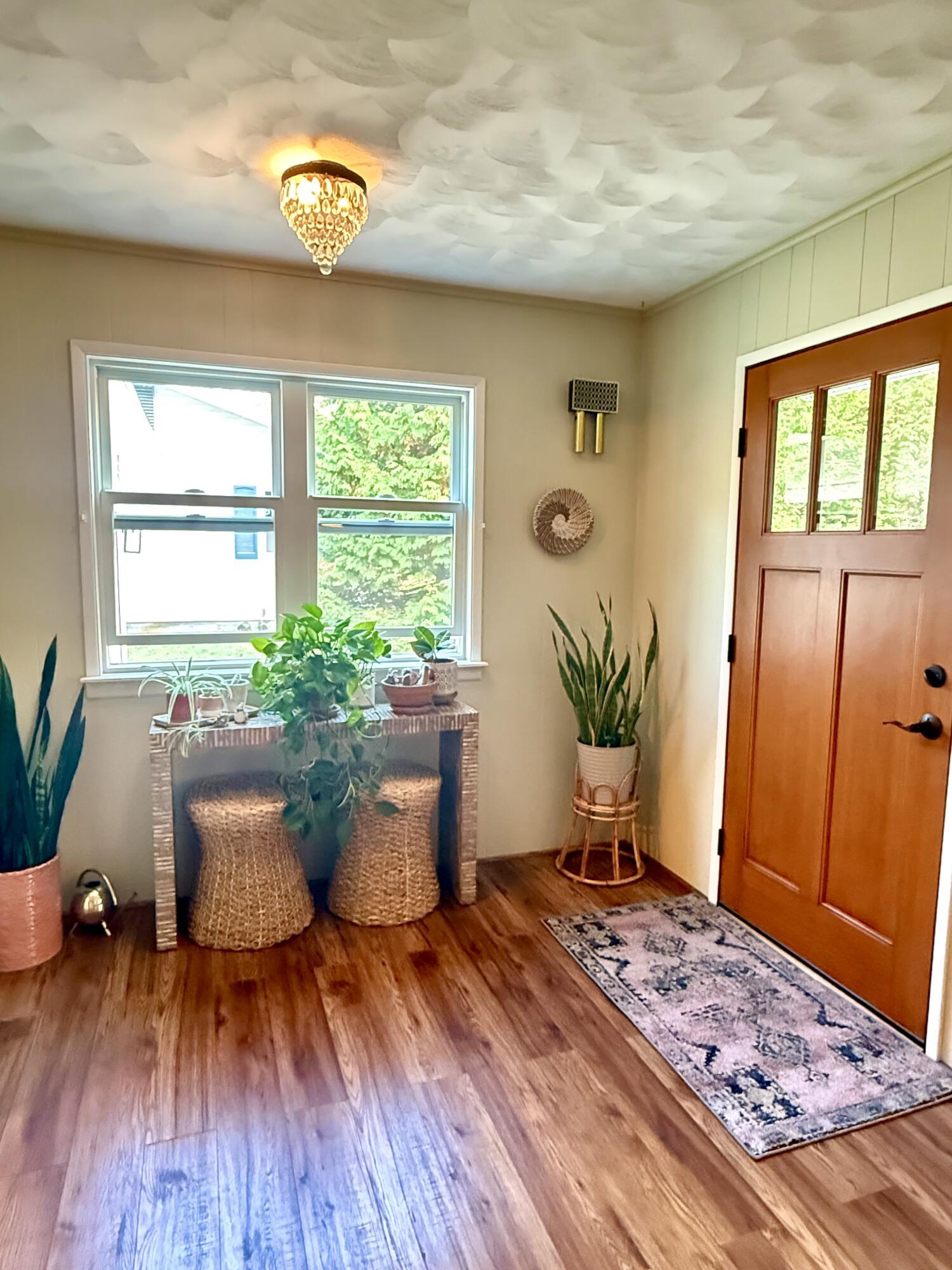 Image 3: Front entry