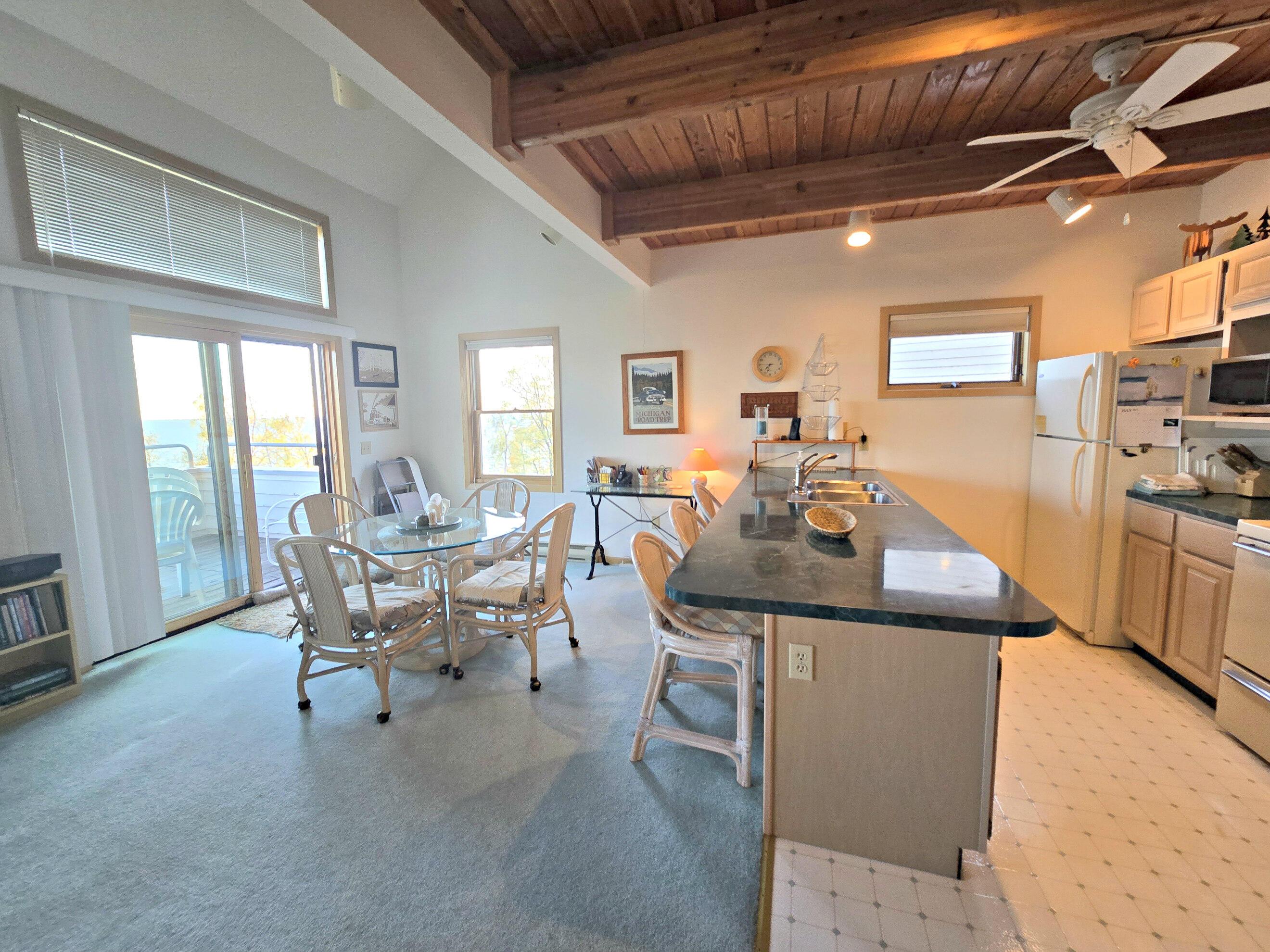 Image 3: Kitchen and dining area