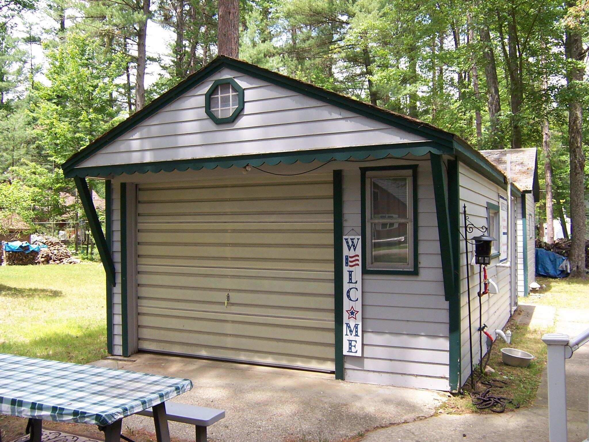 Image 3: One Car Garage