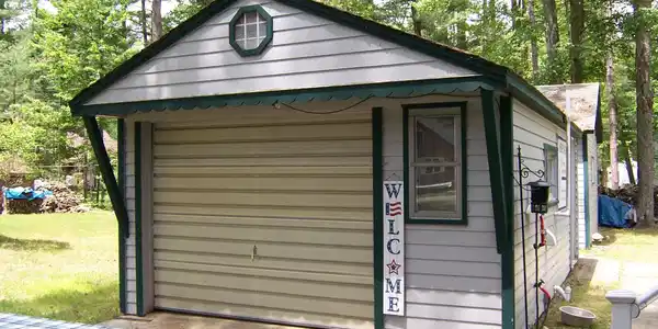 Image 3: One Car Garage