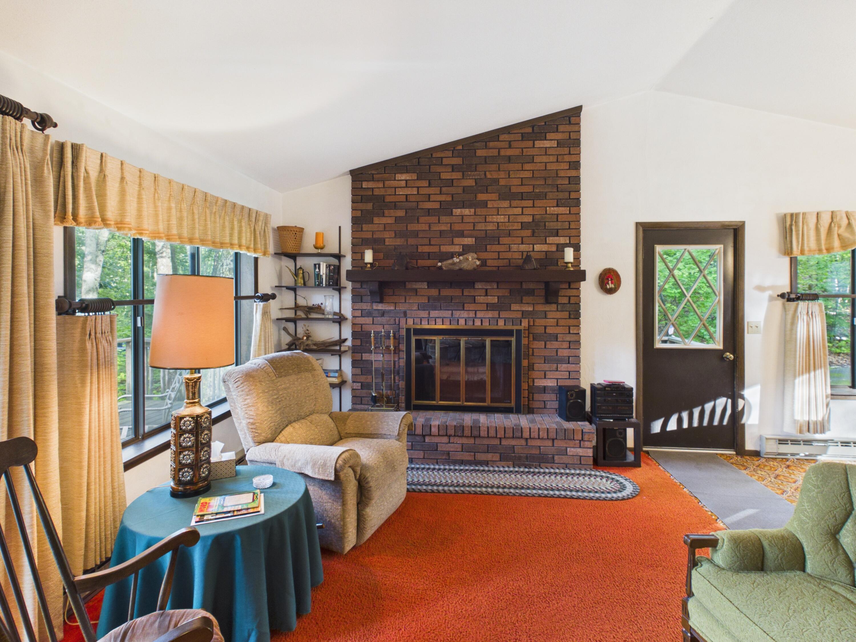 Image 3: Living Room