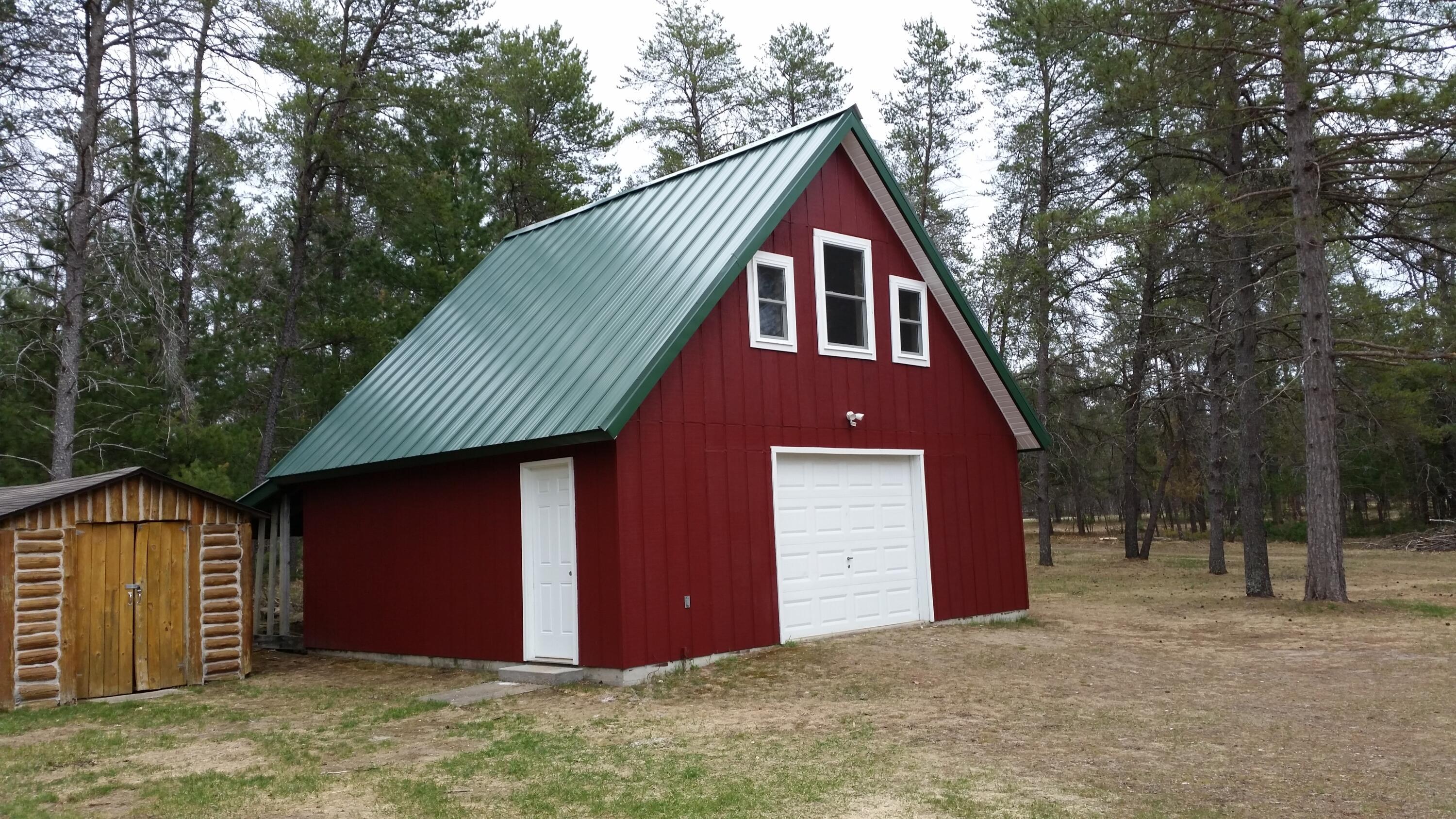 Image 3: Garage summer