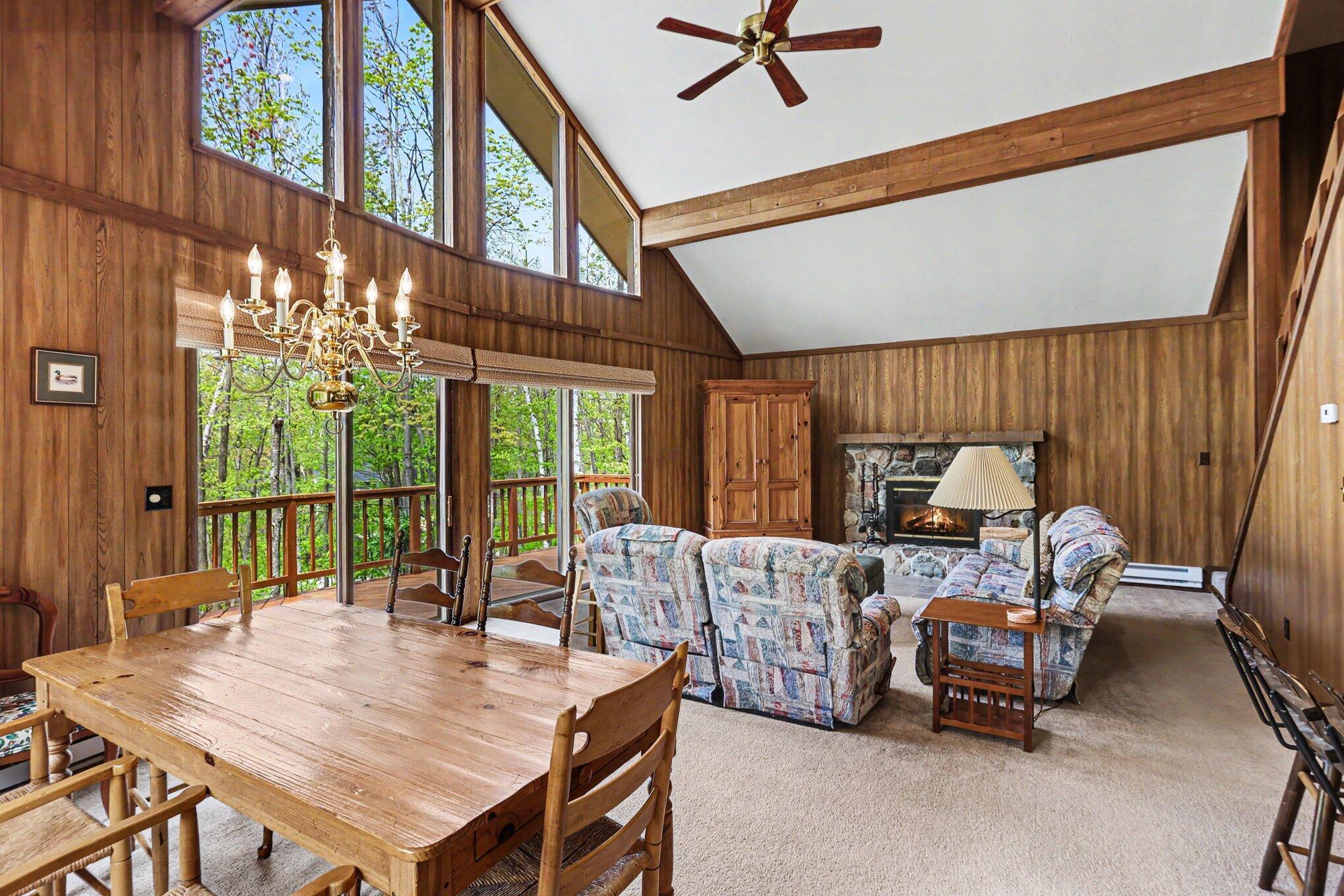 Image 4: Living room / Dining room