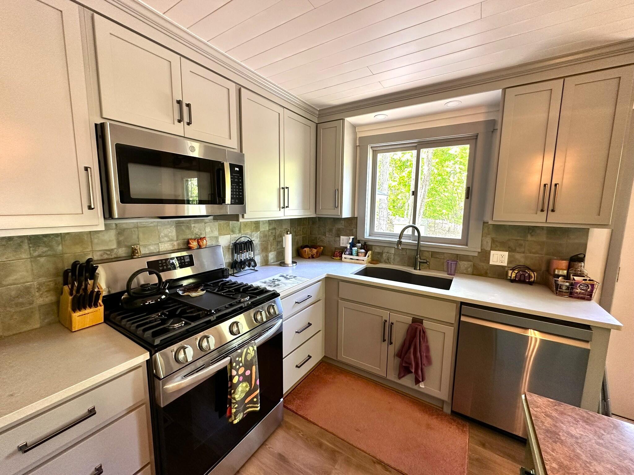 Image 2: Kitchen