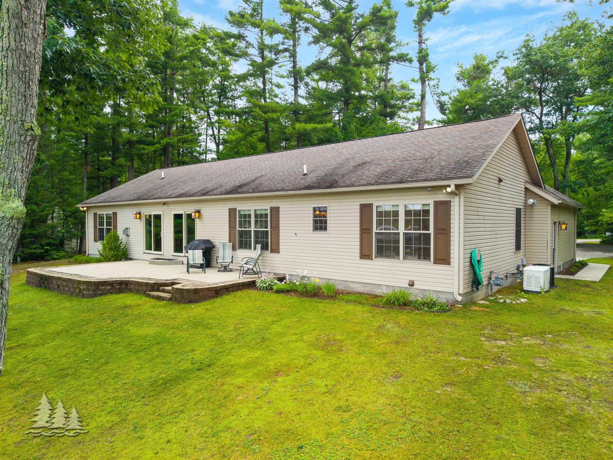 Image 3: 5474 Vacationland Dr.