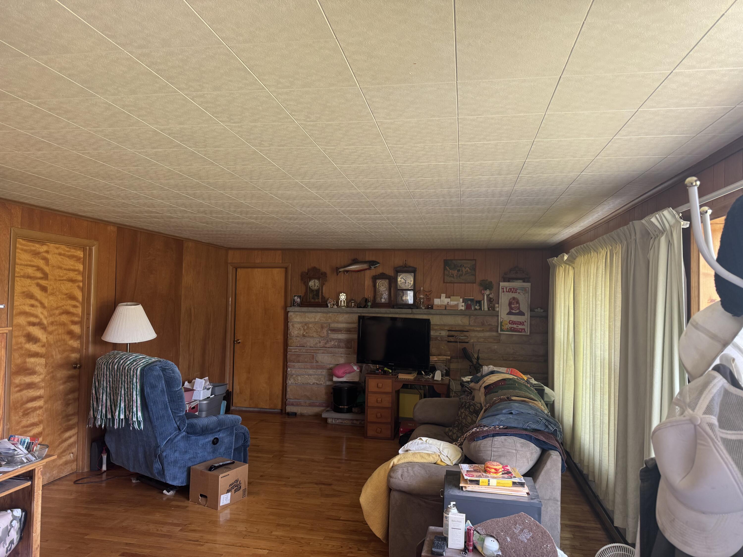 Image 3: 520 W Central Living Room