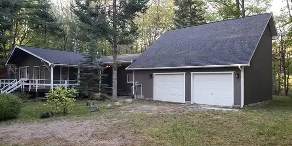 5379 Woodridge Drive