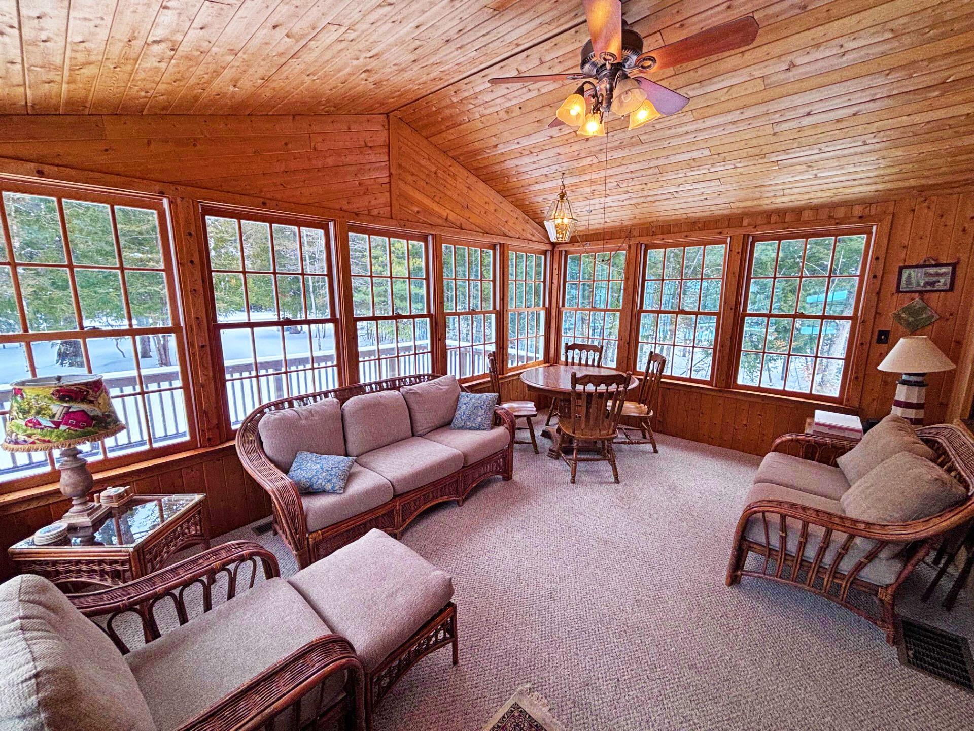 Image 3: 4 season sun room