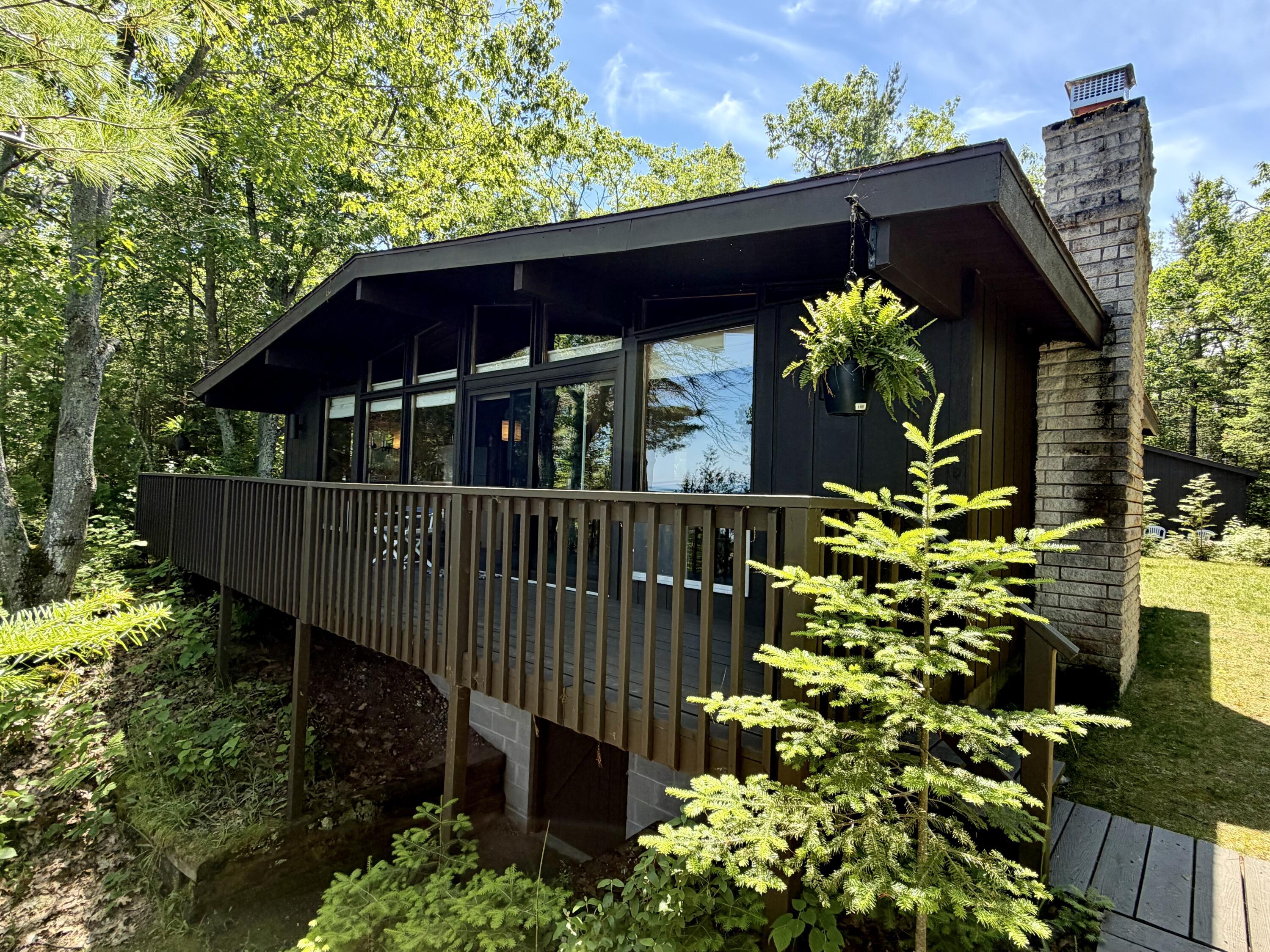 Image 1: Waterfront Home