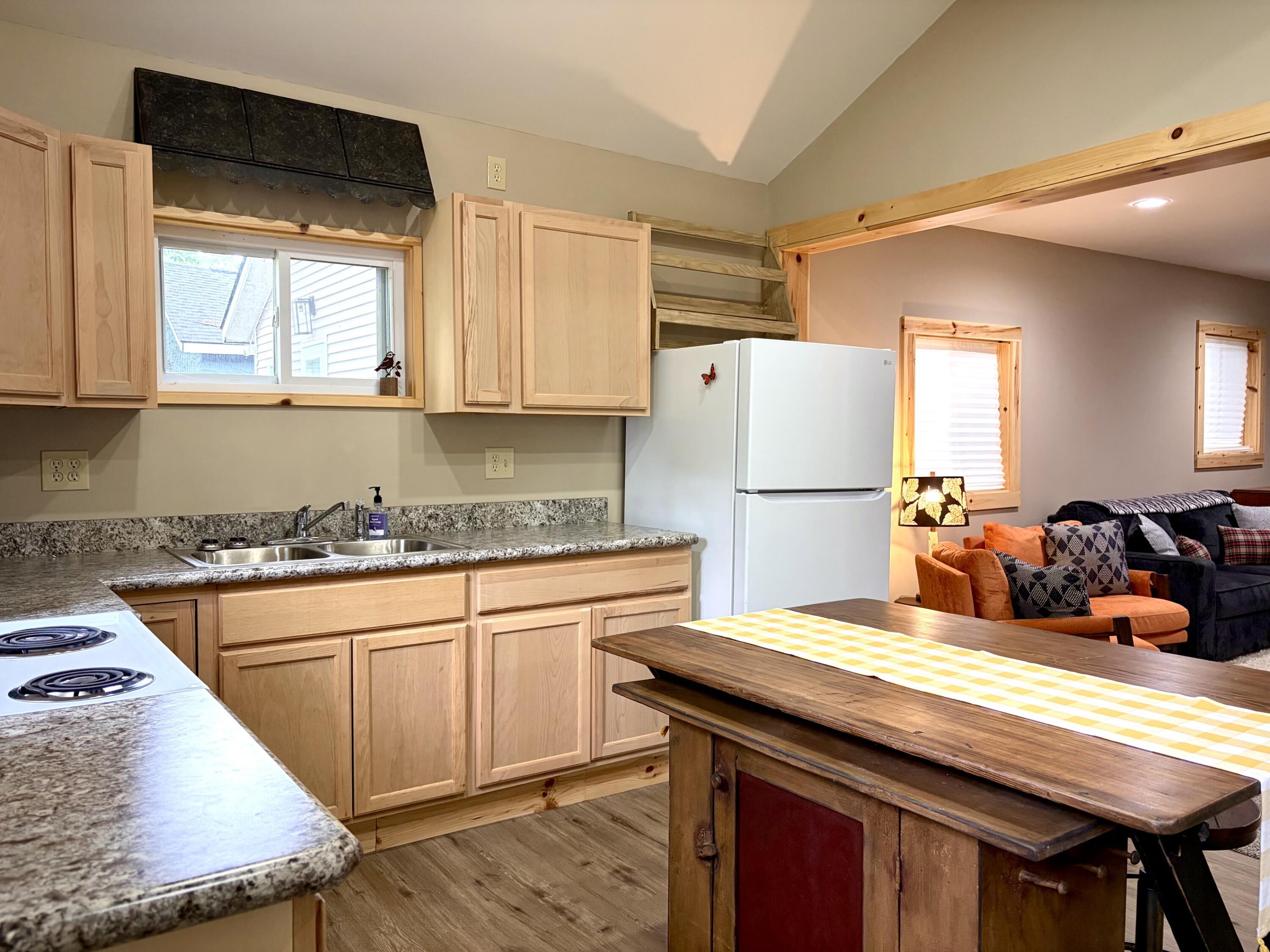 Image 4: Kitchen