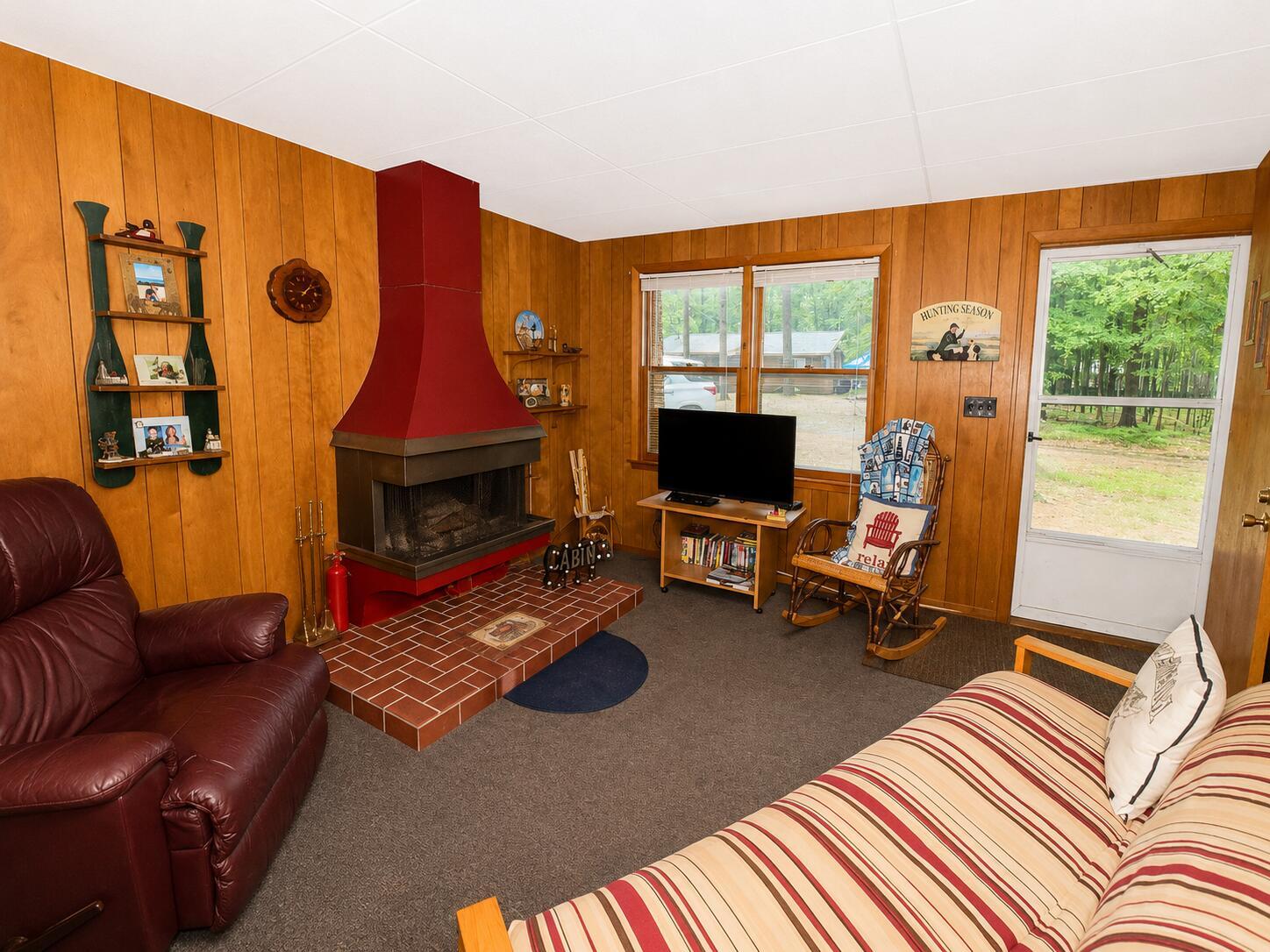 Image 3: Living Room