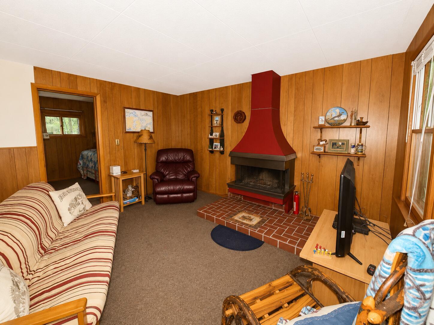 Image 4: Living Room