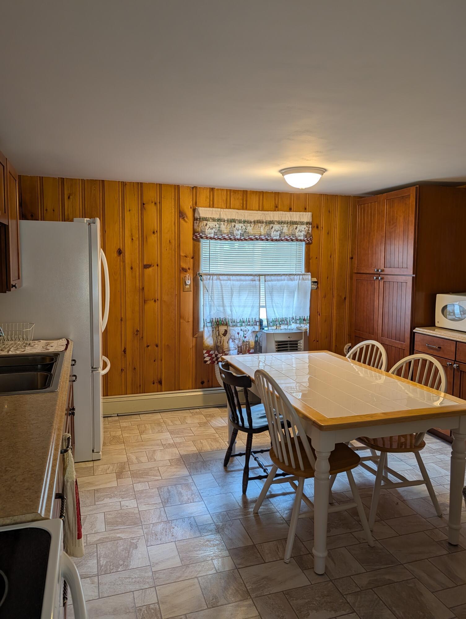 Image 3: kitchen