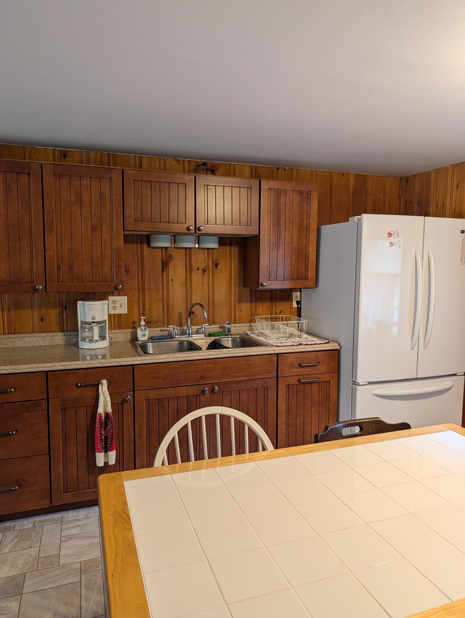 Image 4: kitchen