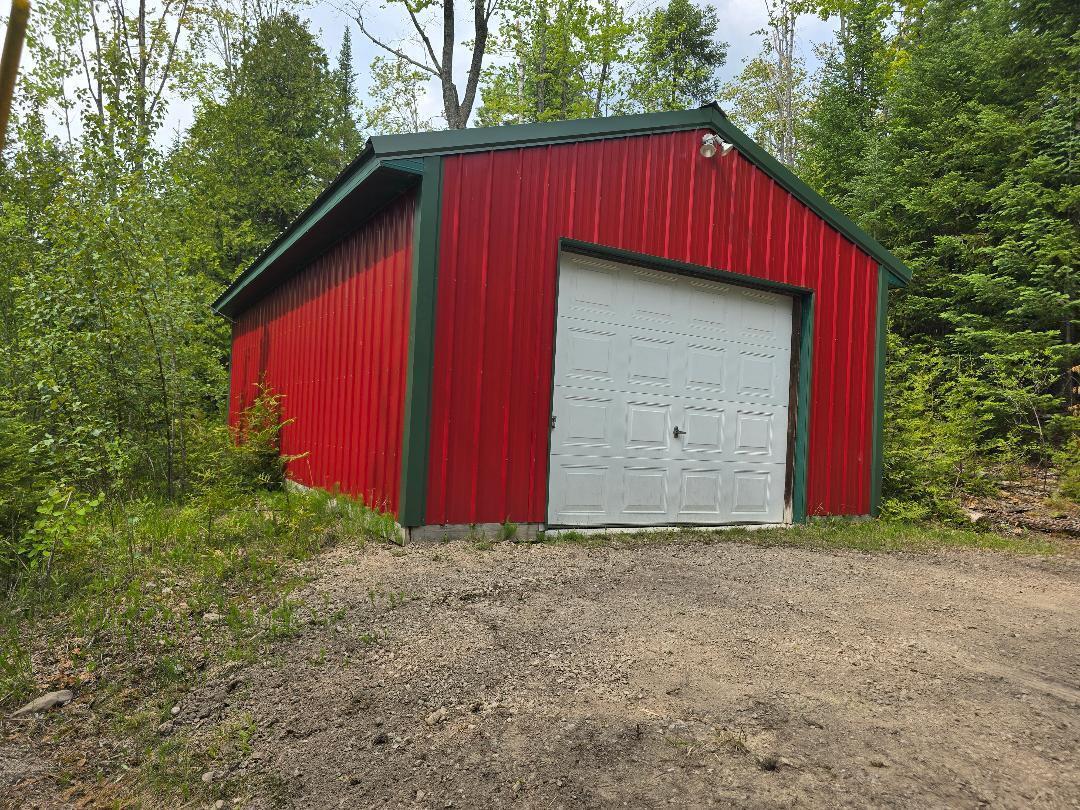 Image 2: Rockwood - garage